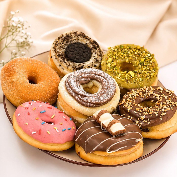 Rosquinhas decoradas da Sapore Moretti com coberturas variadas, incluindo pistache, nutella e chocolate
